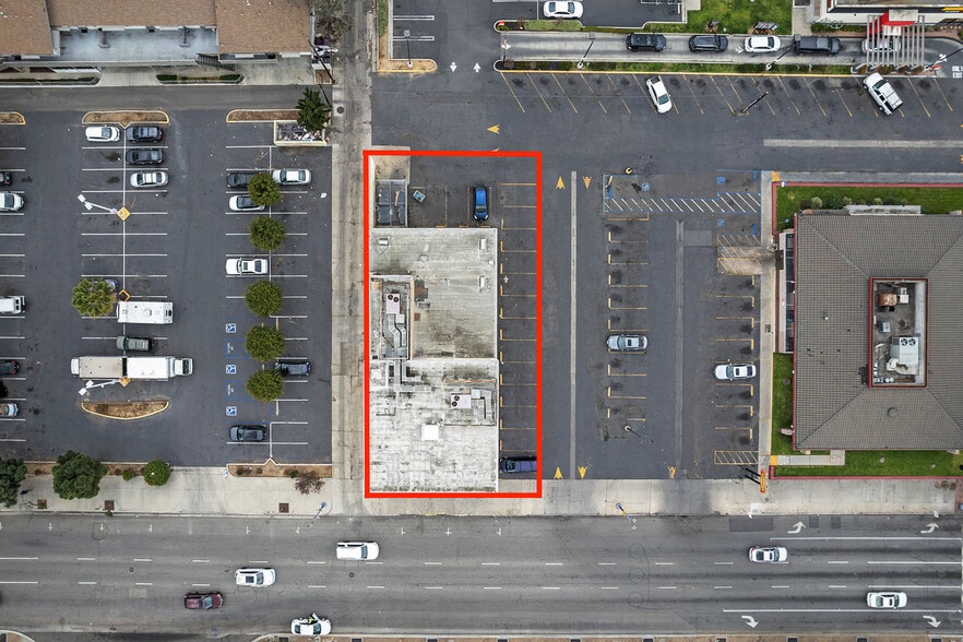 225 E 6th St, Long Beach, CA à louer - Photo du bâtiment - Image 3 de 25