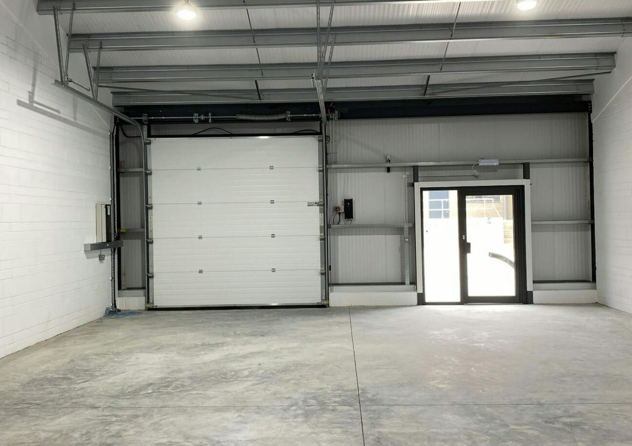 Manor Farm Yard, Upton Grey for lease Interior Photo- Image 1 of 3