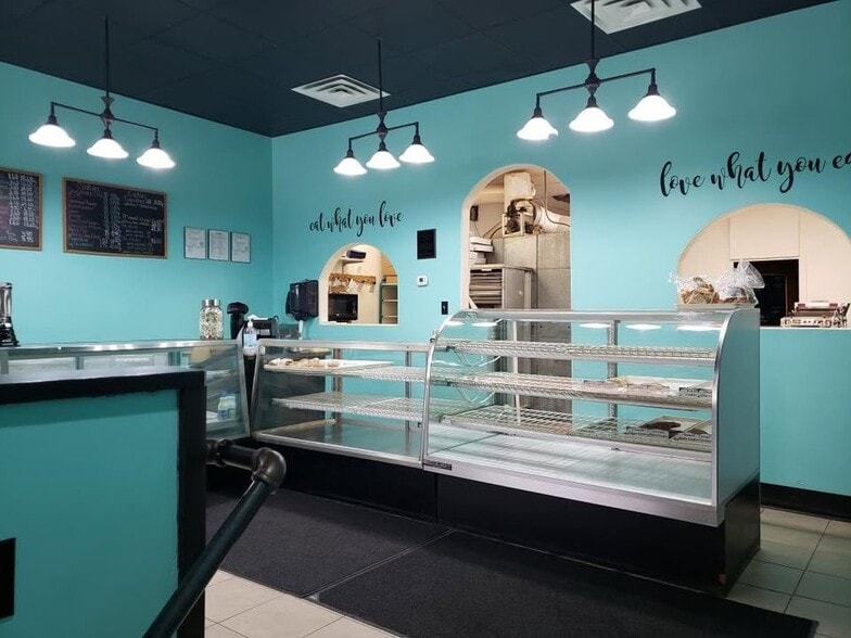 114 N Elm St, Cresco, IA à vendre - Photo du bâtiment - Image 2 de 10