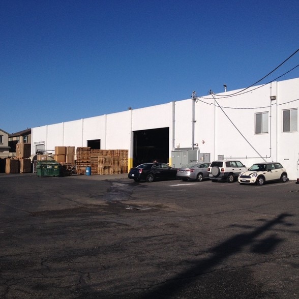 1025 98th Ave, Oakland, CA for lease - Building Photo - Image 2 of 13