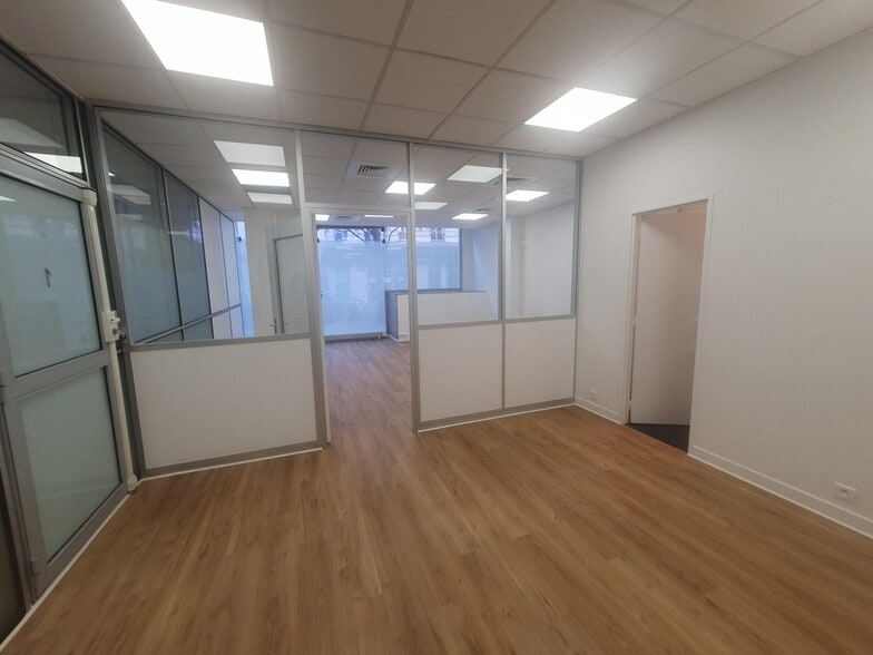 24-26 Rue Rennequin, Paris for lease - Building Photo - Image 3 of 3