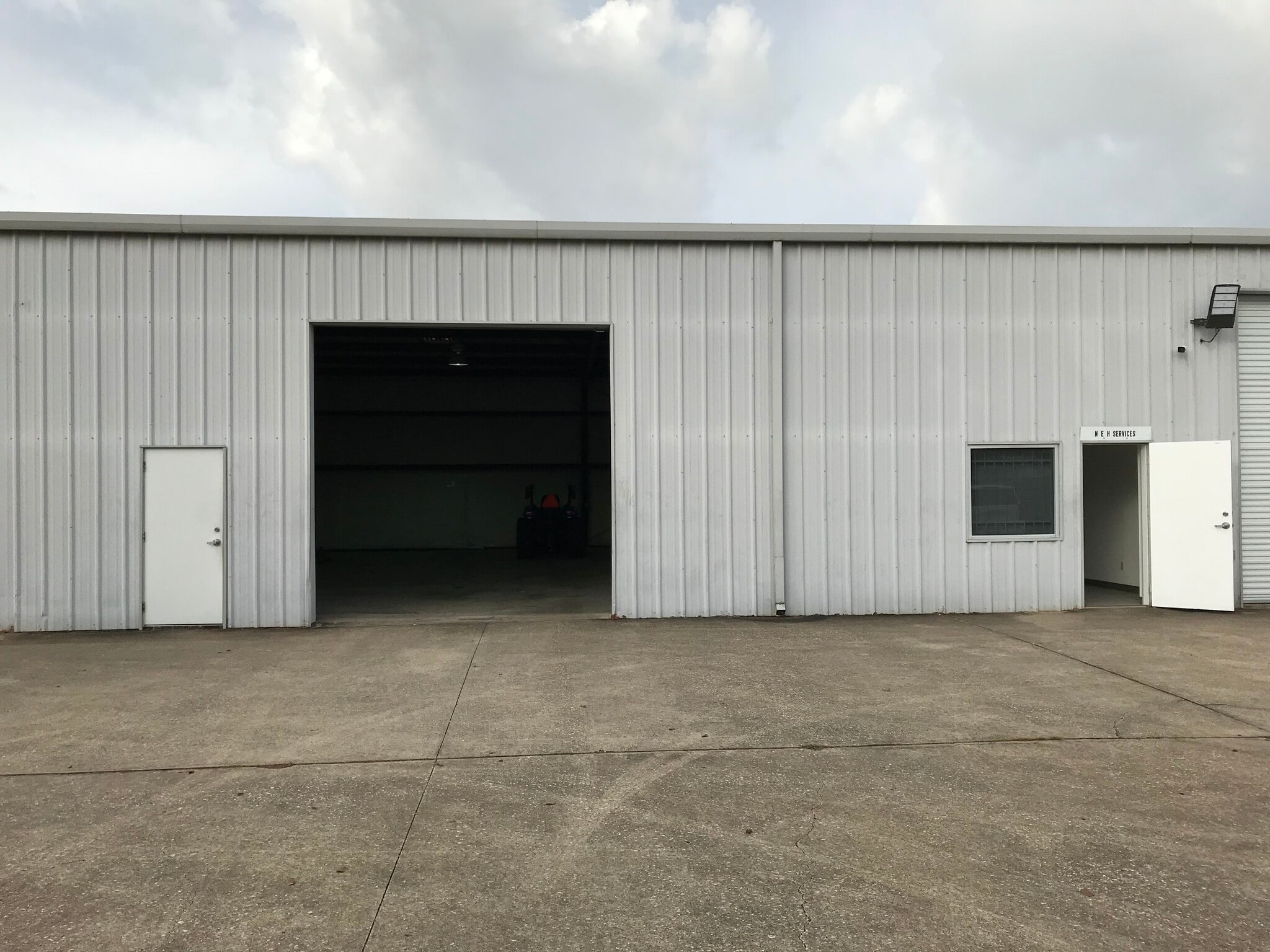 17704 French Rd, Houston, TX for lease Building Photo- Image 1 of 11