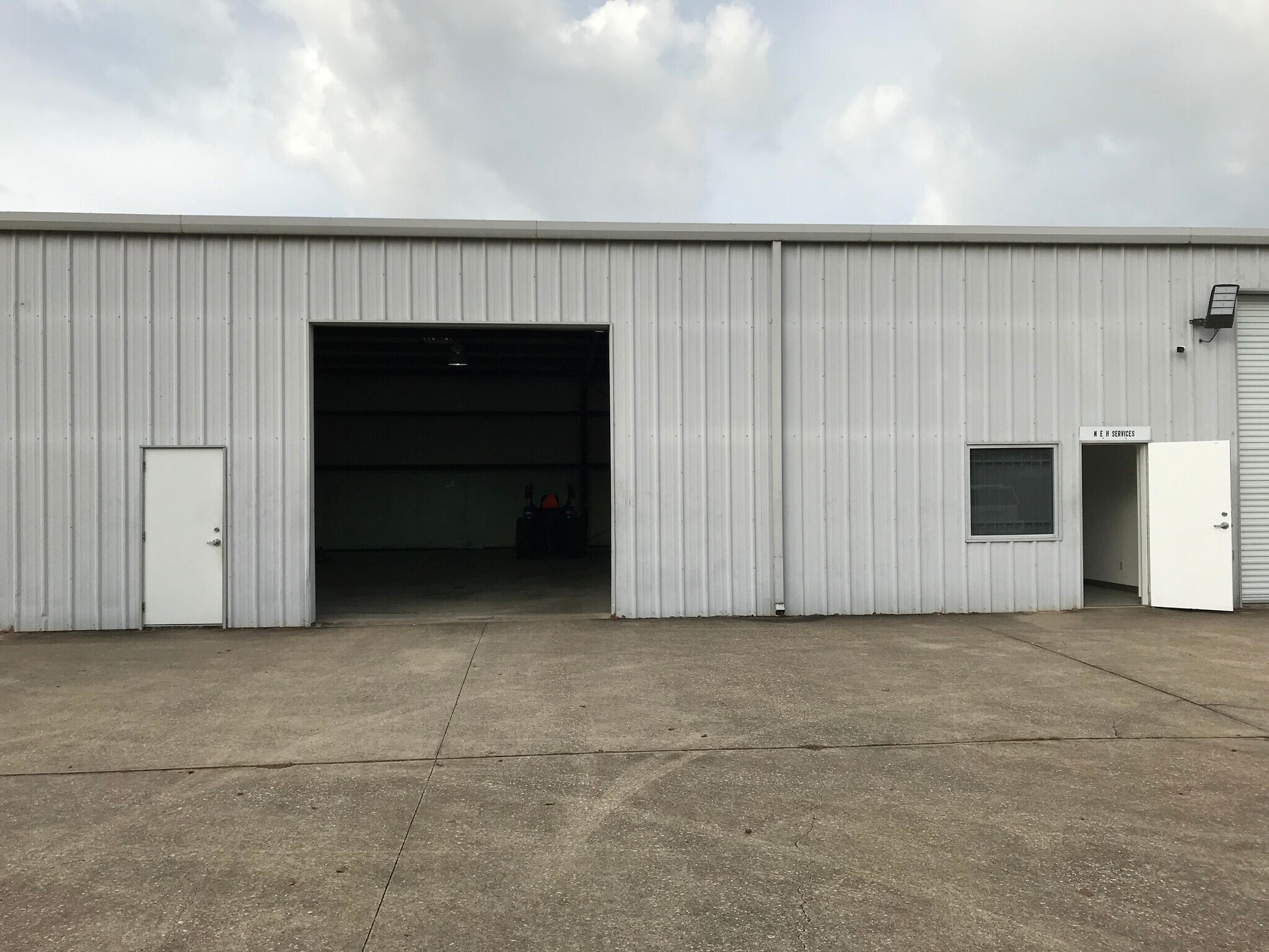 17704 French Rd, Houston, TX for lease Primary Photo- Image 1 of 12