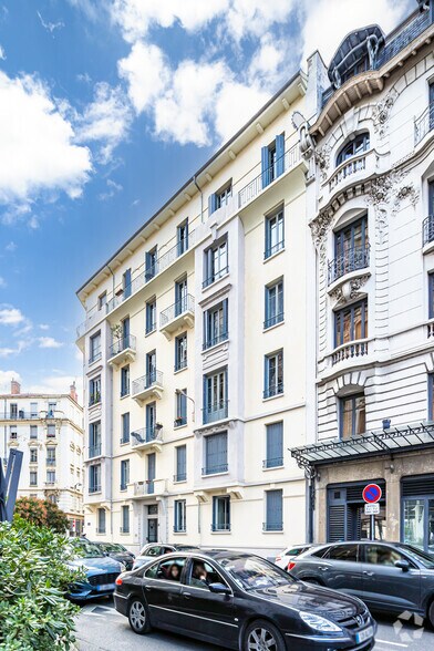 Immeuble residentiel dans Lyon à vendre - Photo du bâtiment - Image 2 de 2