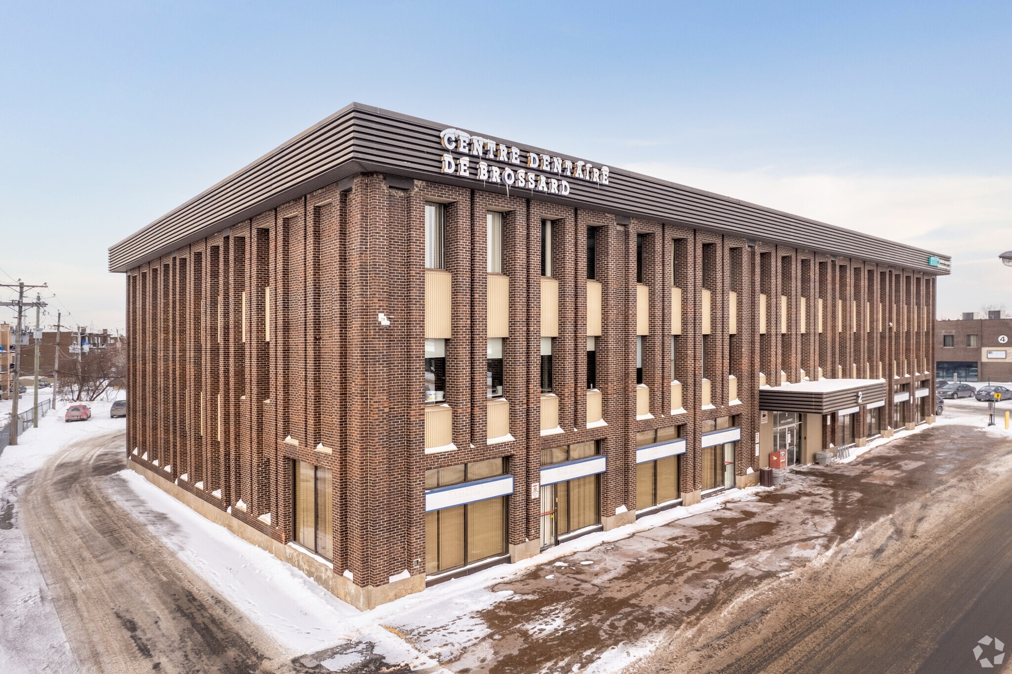 2 St de la Place du Commerce, Brossard, QC for lease Primary Photo- Image 1 of 6