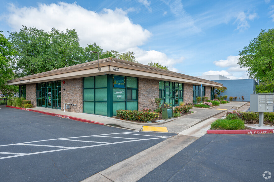 6829 Fair Oaks Blvd, Carmichael, CA for lease - Building Photo - Image 1 of 11