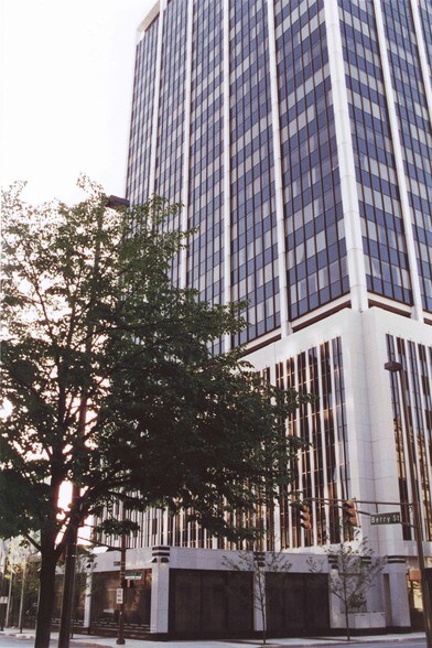 110 W Berry St, Fort Wayne, IN à louer - Photo du bâtiment - Image 3 de 13