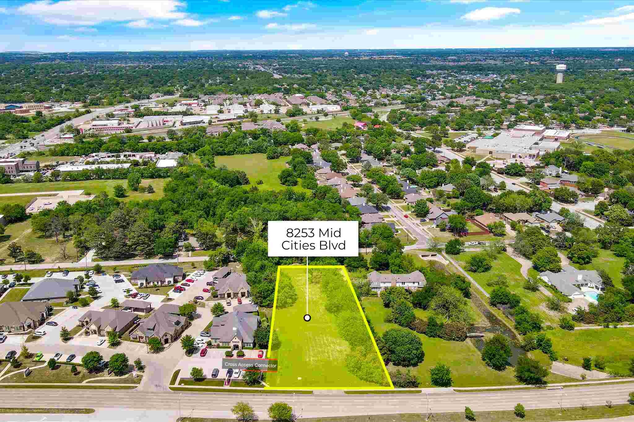 8253 Mid Cities, North Richland Hills, TX à vendre Photo du bâtiment- Image 1 de 7