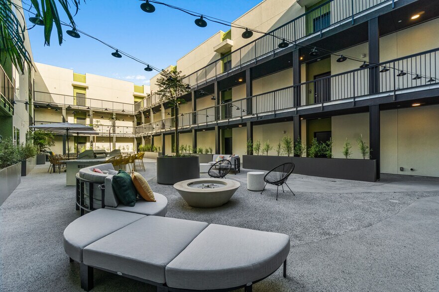 1559 N Santa Fe Ave, Vista, CA à vendre - Photo du bâtiment - Image 2 de 56