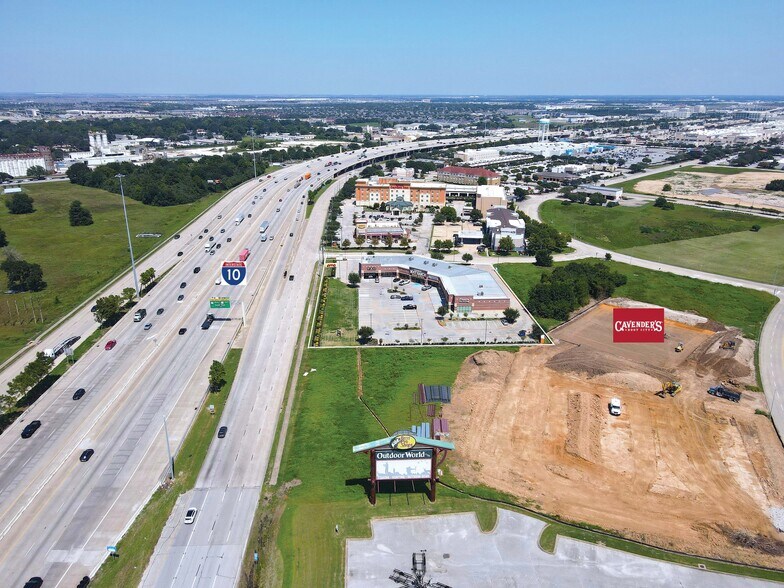 Katy Fwy & Texmati Dr, Katy, TX à louer - Photo du bâtiment - Image 2 de 7