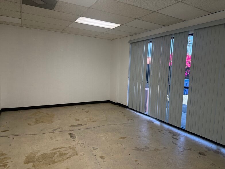 2914 Main St, Los Angeles, CA for lease - Interior Photo - Image 3 of 8