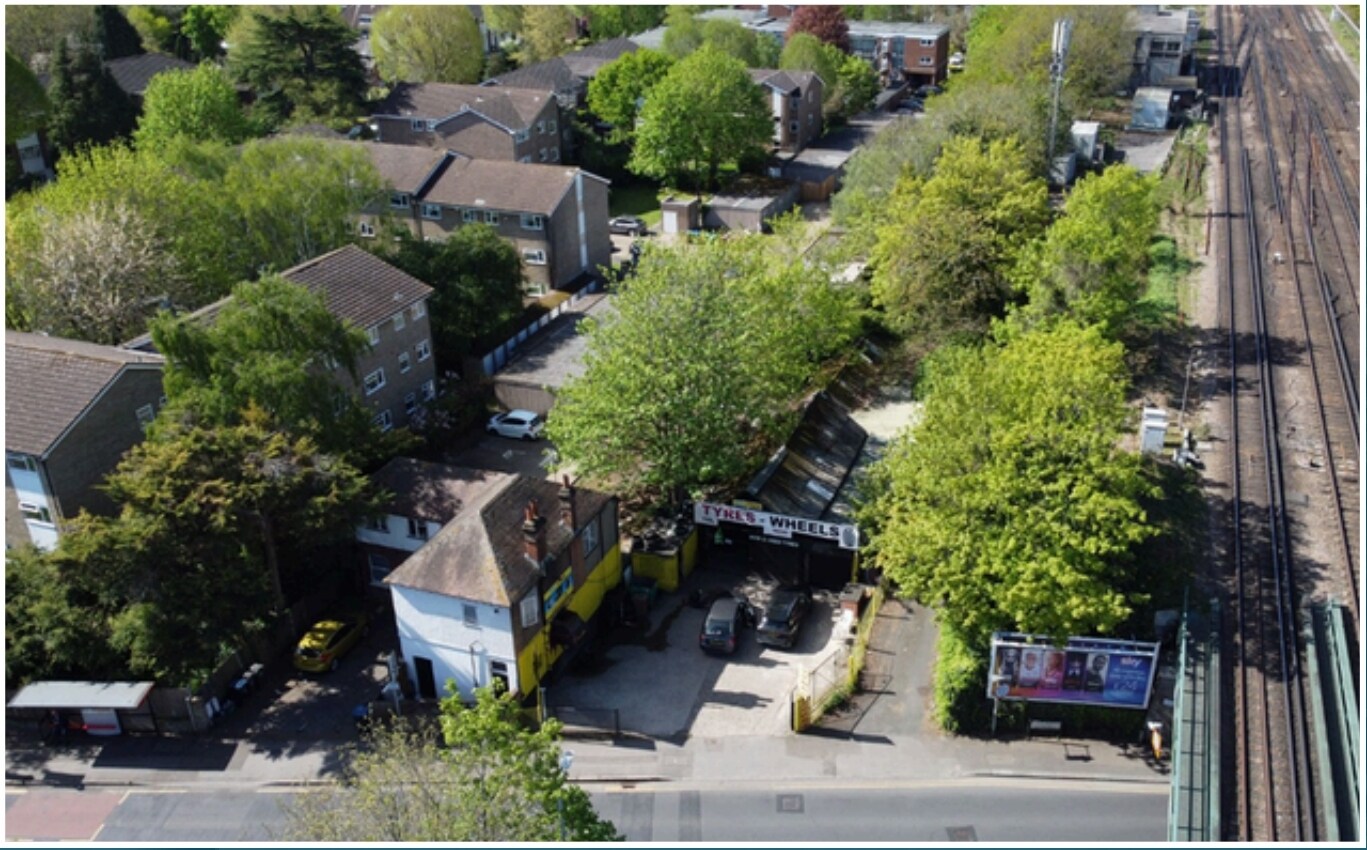 Upper Brighton Rd, Surbiton à vendre Photo du bâtiment- Image 1 de 6