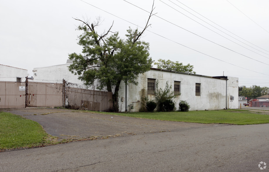 4125 Mahoning Rd NE, Canton, OH for sale - Primary Photo - Image 1 of 1