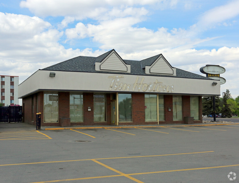 10070 163rd St NW, Edmonton, AB for lease - Building Photo - Image 2 of 3