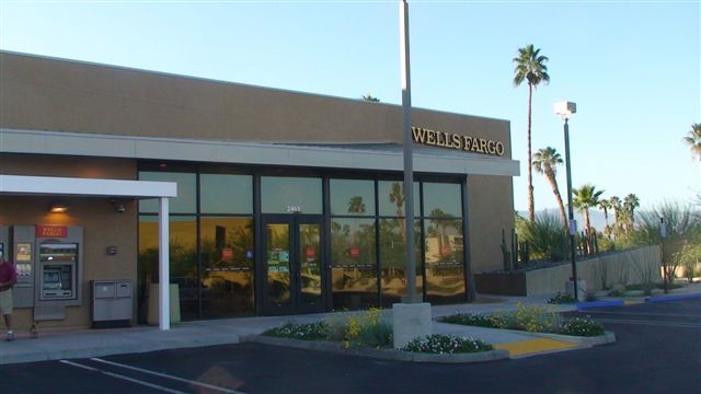 2465 E Palm Canyon Dr, Palm Springs, CA à louer - Photo du bâtiment - Image 2 de 12