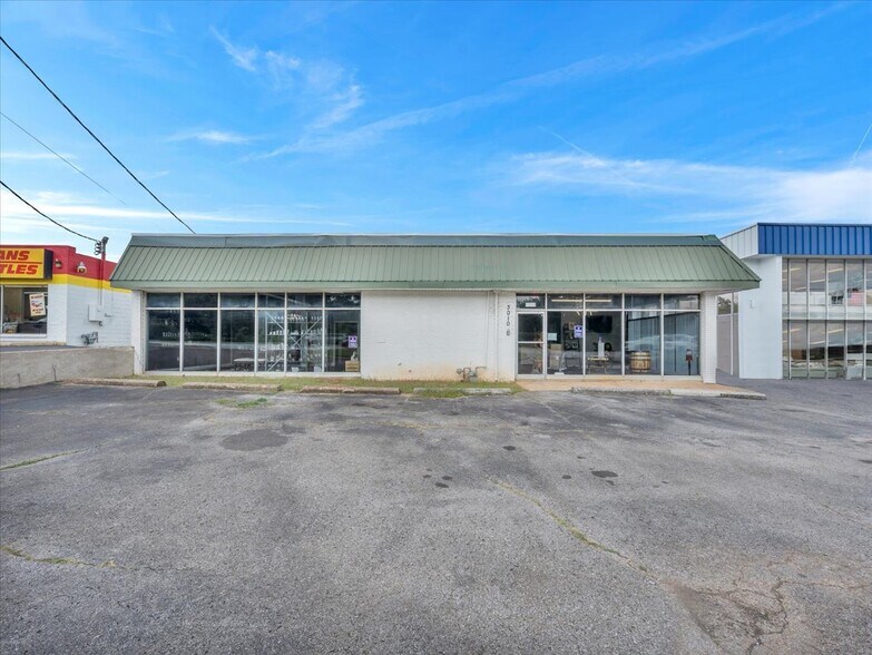 3010 University Dr NW, Huntsville, AL for sale - Building Photo - Image 2 of 15