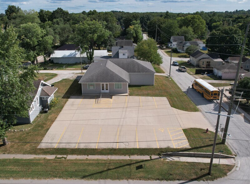 1110 School st, Hillsboro, IL à vendre - Photo du bâtiment - Image 1 de 23