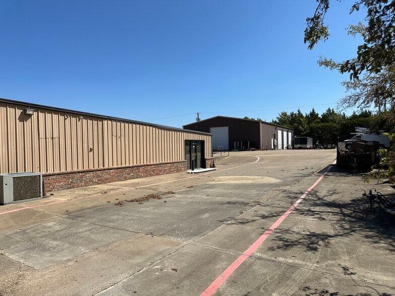 609 S 4th Ave, Mansfield, TX à louer - Photo du bâtiment - Image 2 de 16