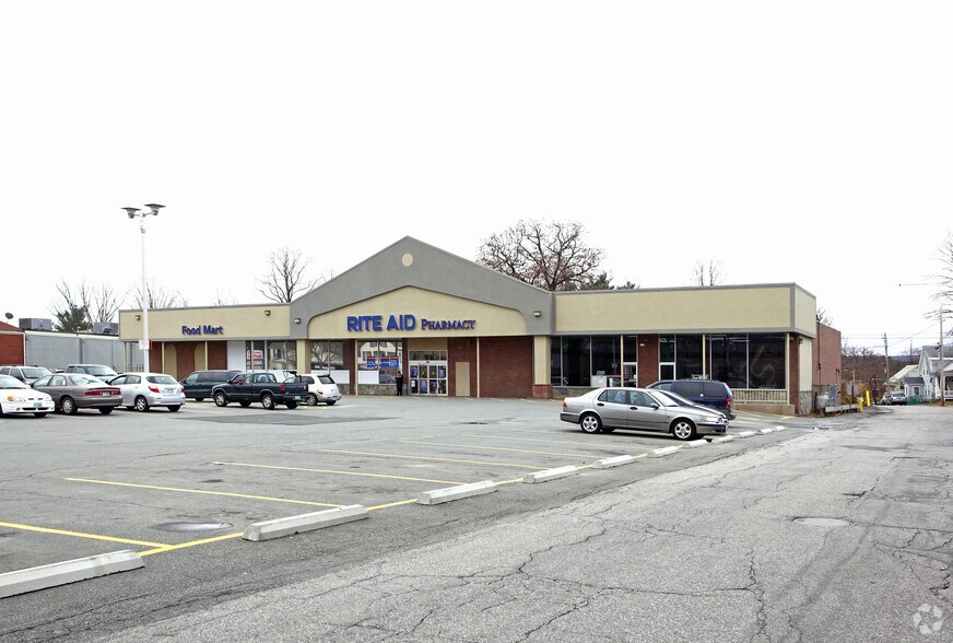 73 Pleasant St, Claremont, NH à louer - Photo principale - Image 1 de 5