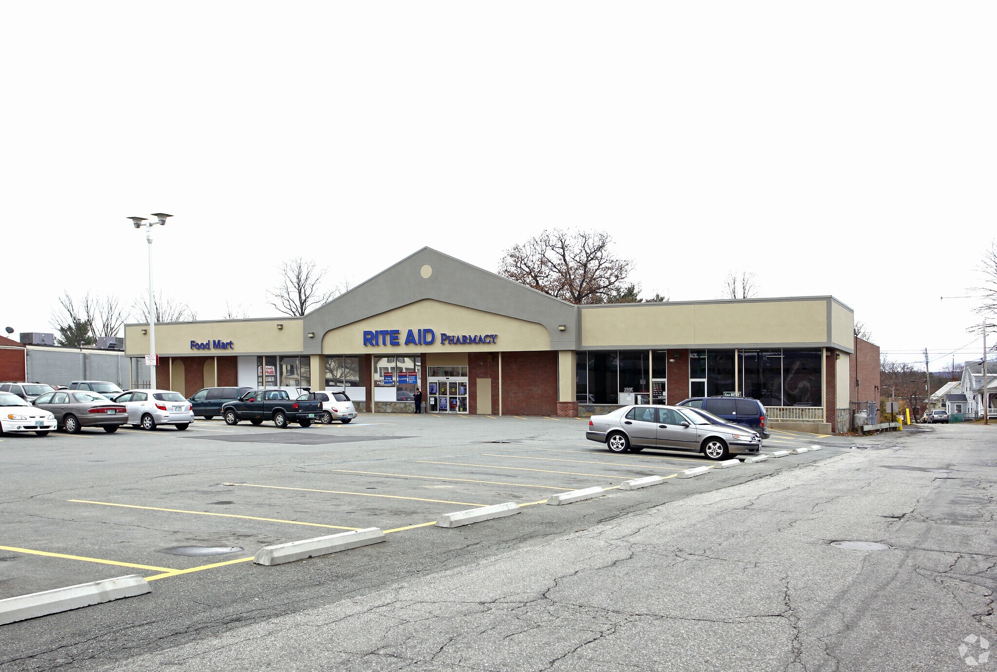 73 Pleasant St, Claremont, NH à louer Photo principale- Image 1 de 6