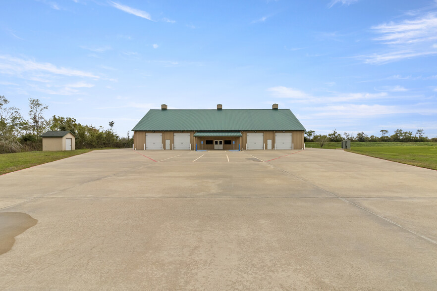 20007 FM 523, Angleton, TX for sale - Primary Photo - Image 1 of 17