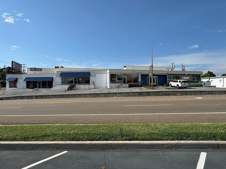 7211-7219 Kingston Pike, Knoxville, TN à louer - Photo du bâtiment - Image 1 de 3