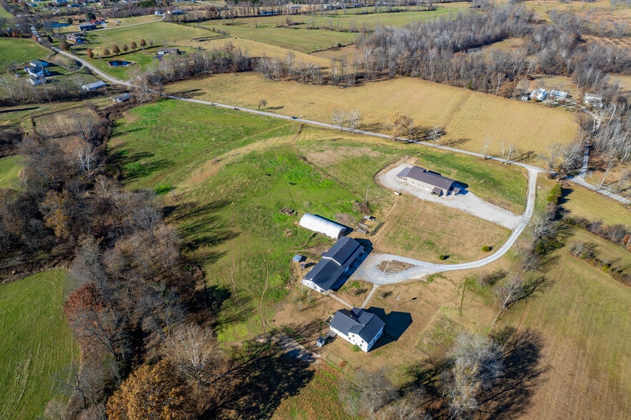 751 Old State Rd, Owingsville, KY à vendre - Photo du bâtiment - Image 2 de 89