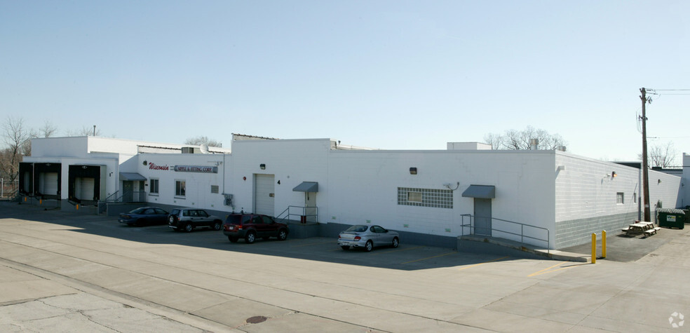 1900 S 89th St, Milwaukee, WI for sale - Building Photo - Image 2 of 5