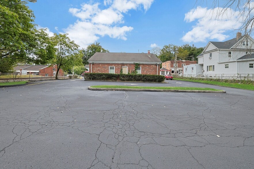 80 Old Tappan Rd, Tappan, NY à vendre - Photo du bâtiment - Image 2 de 22