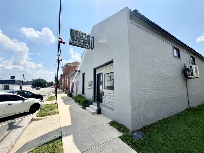 111 S Church St, Lockhart, TX for sale - Building Photo - Image 1 of 1