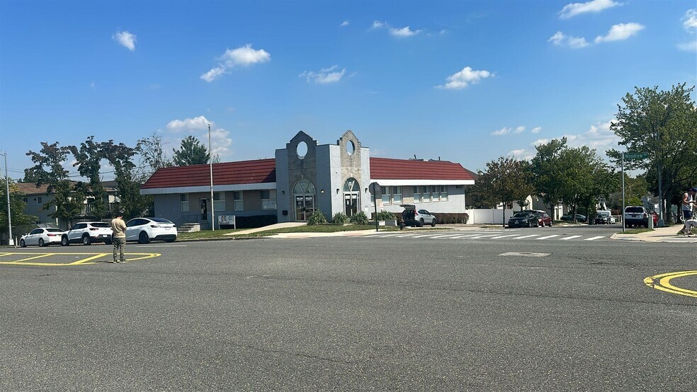 80 Woodrow Rd, Staten Island, NY à louer - Photo du bâtiment - Image 2 de 48