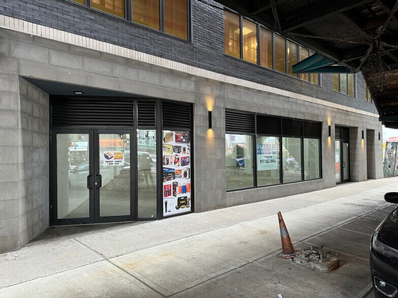 5130 Roosevelt Ave, Woodside, NY à louer - Photo du bâtiment - Image 2 de 9