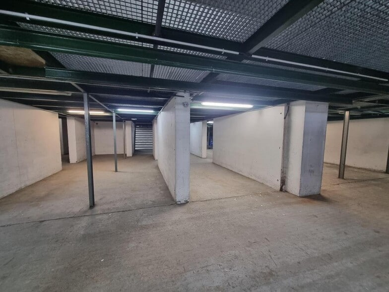 7 Rue De La Noue, Bagnolet for lease - Interior Photo - Image 2 of 8