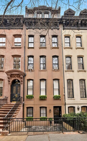 165 E 71st St, New York, NY for sale - Building Photo - Image 2 of 12