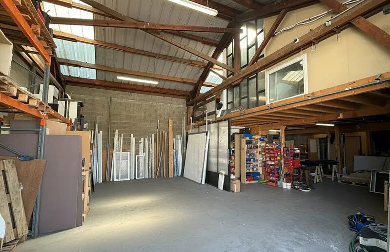 73 Rue Paul Et Marc Barbezat, Décines-Charpieu for lease - Interior Photo - Image 2 of 6