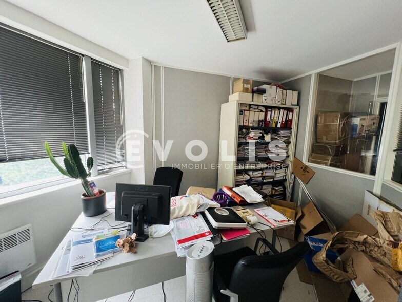 Bureau dans Champs-sur-Marne à vendre - Photo intérieure - Image 3 de 7