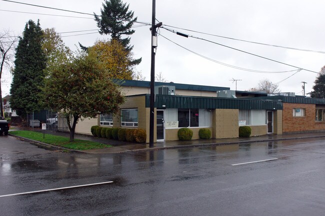 More details for 8419-8423 SE Stark St, Portland, OR - Office for Lease