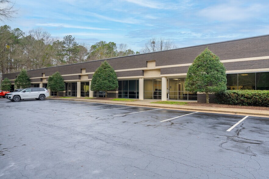 2500 Gateway Centre Blvd, Morrisville, NC à louer - Photo du bâtiment - Image 3 de 16