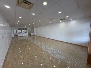 10239 Brookpark Rd, Parma, OH à louer Photo intérieure- Image 2 de 12