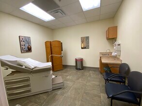 741 CR 466, Lady Lake, FL for lease Interior Photo- Image 1 of 6