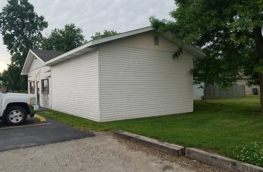 1112 Madison St, South Roxana, IL for sale - Building Photo - Image 2 of 8