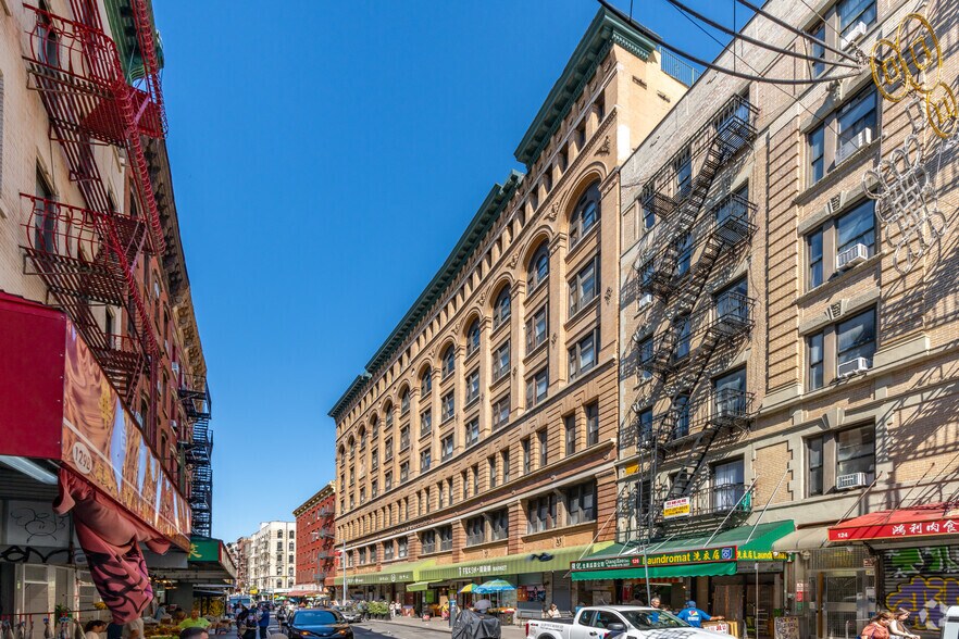 128-138 Mott St, New York, NY à vendre - Photo du bâtiment - Image 3 de 7