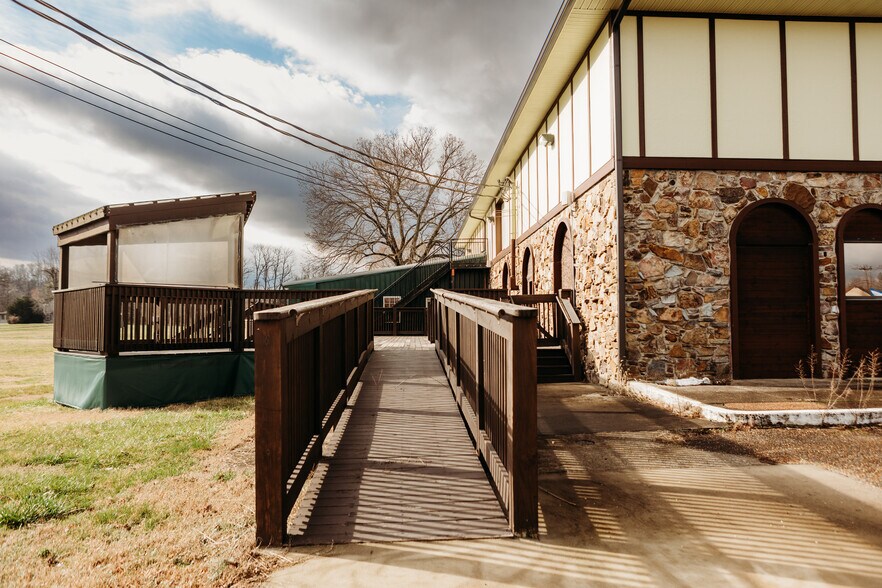 817 Interstate Dr, Manchester, TN à vendre - Photo du bâtiment - Image 2 de 15