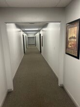 225 S Civic Dr, Palm Springs, CA à louer Photo intérieure- Image 1 de 7