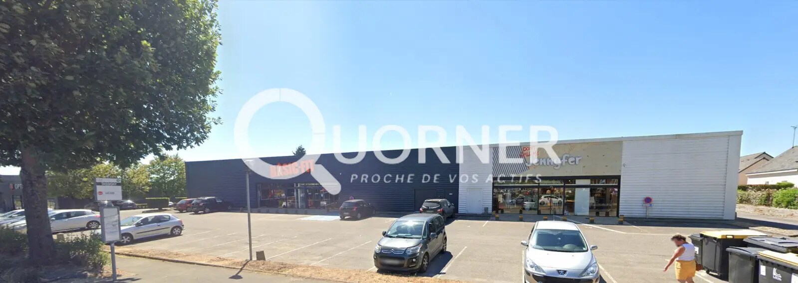 Retail in Laval for lease Primary Photo- Image 1 of 9