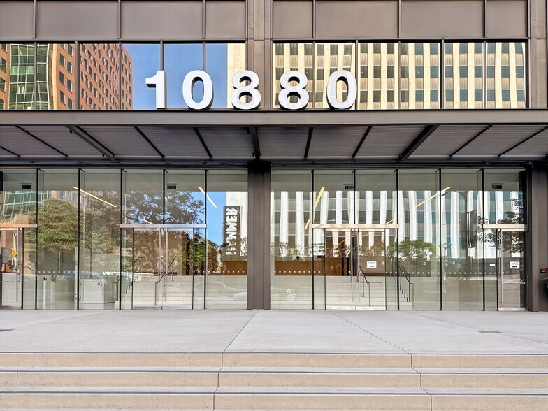 10880 Wilshire Blvd, Los Angeles, CA à louer - Photo du bâtiment - Image 3 de 13