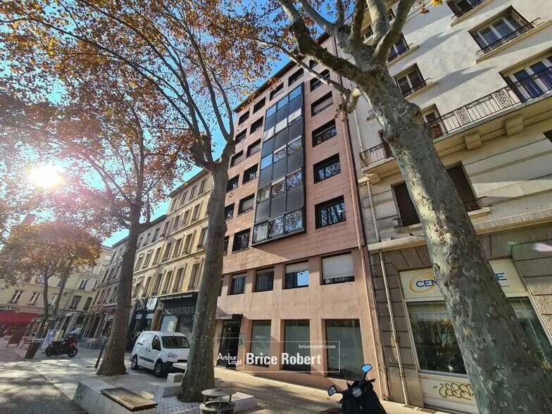 Bureau dans Lyon à louer - Photo du bâtiment - Image 2 de 8