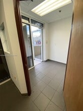 8578 NW 61st St, Miami, FL à louer Photo intérieure- Image 2 de 5