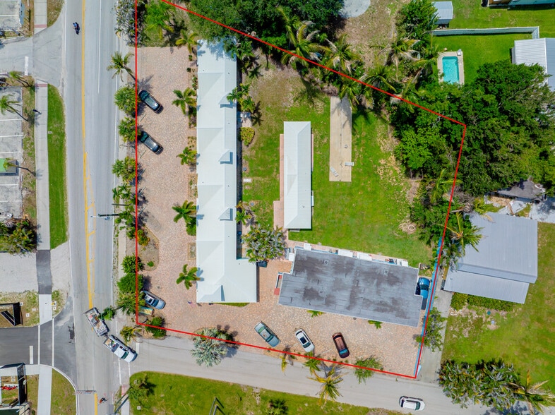 2100 NE Indian River Dr, Jensen Beach, FL for sale - Building Photo - Image 2 of 12