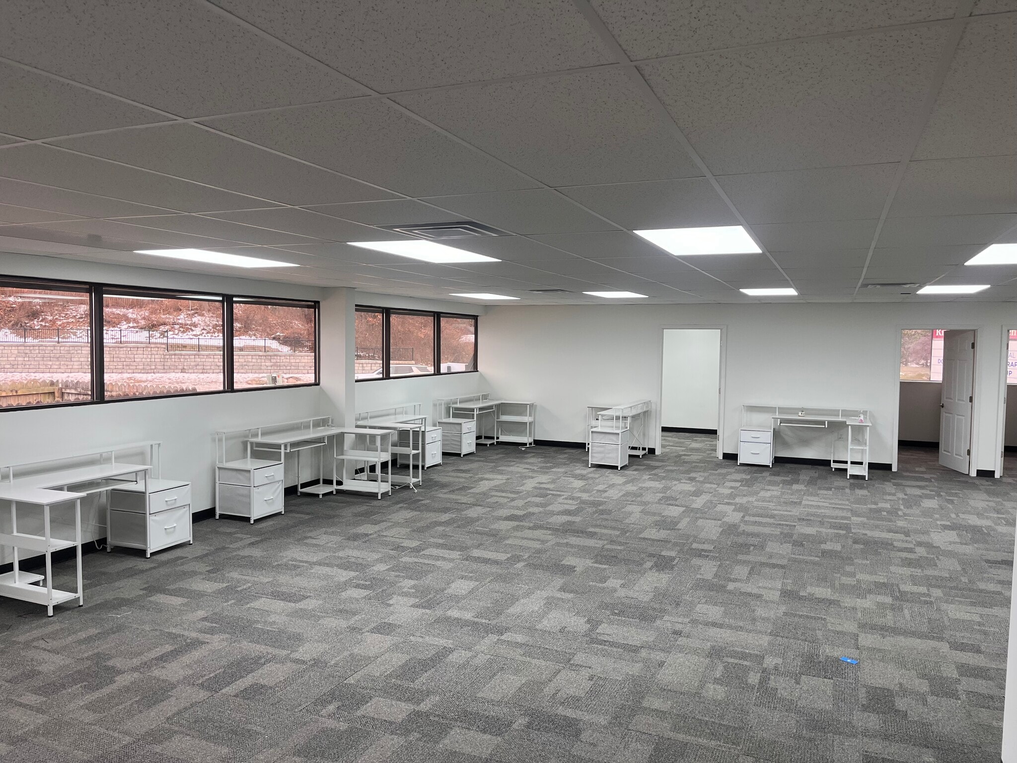 7743 Grand River Ave, Brighton, MI à louer Photo intérieure- Image 1 de 5